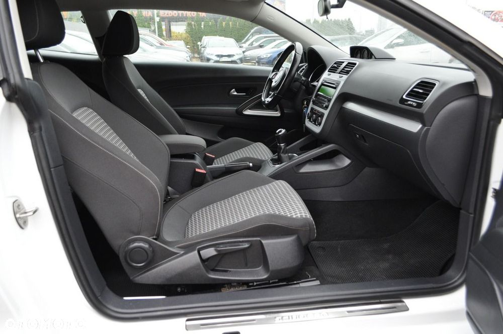 Volkswagen Scirocco 1.4 TSI BlueMotion Technology Club - 28
