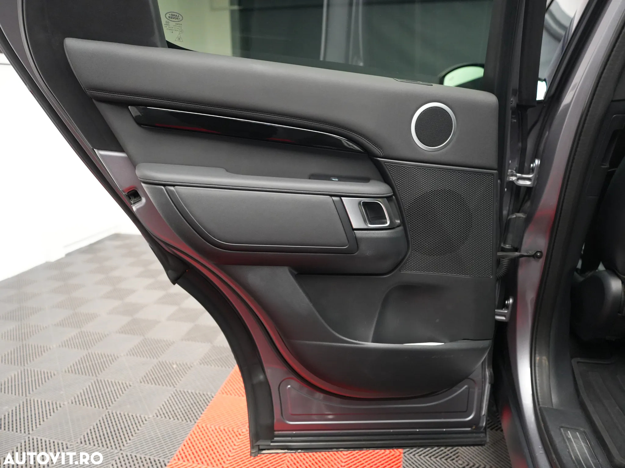 Land Rover Discovery 3.0 D250 MHEV SE - 14