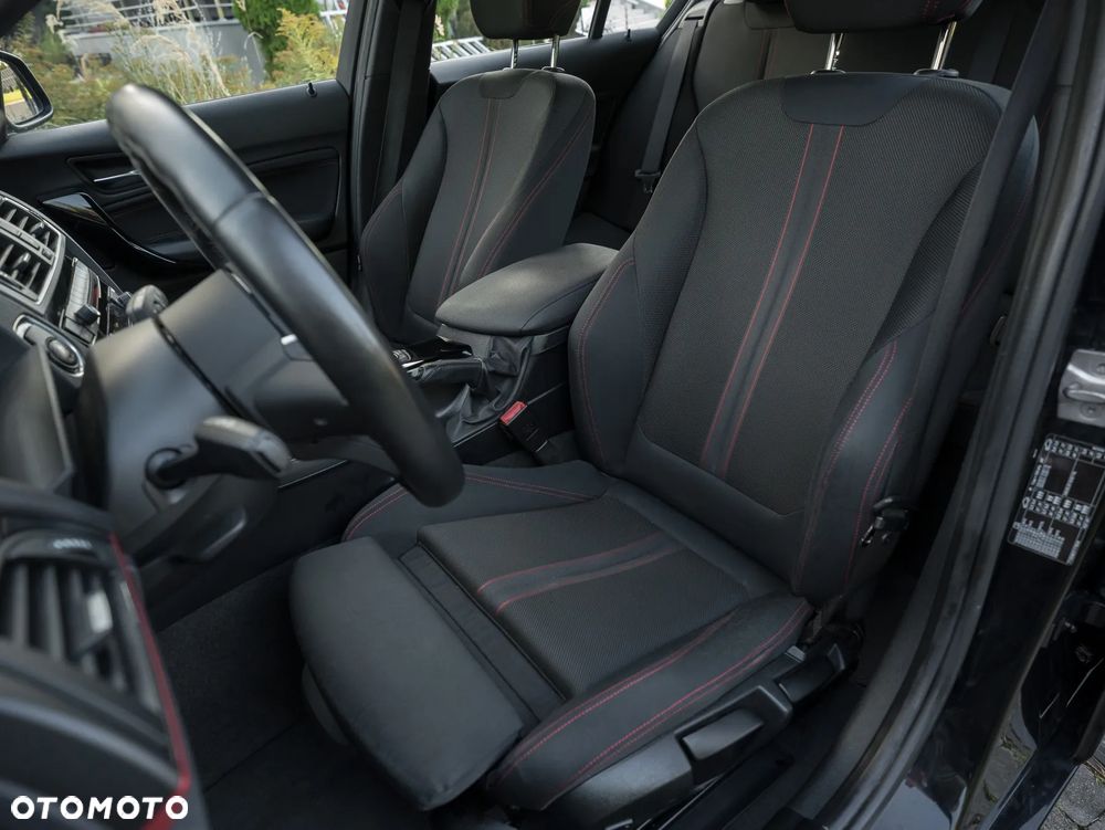 BMW Seria 1 120i Sport Line - 26