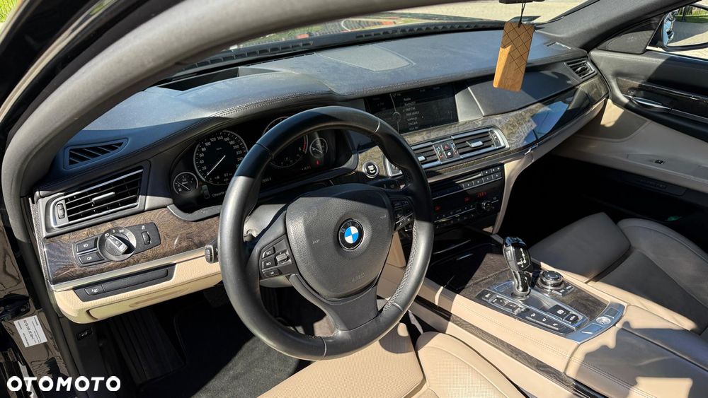 BMW Seria 7 740d xDrive - 14