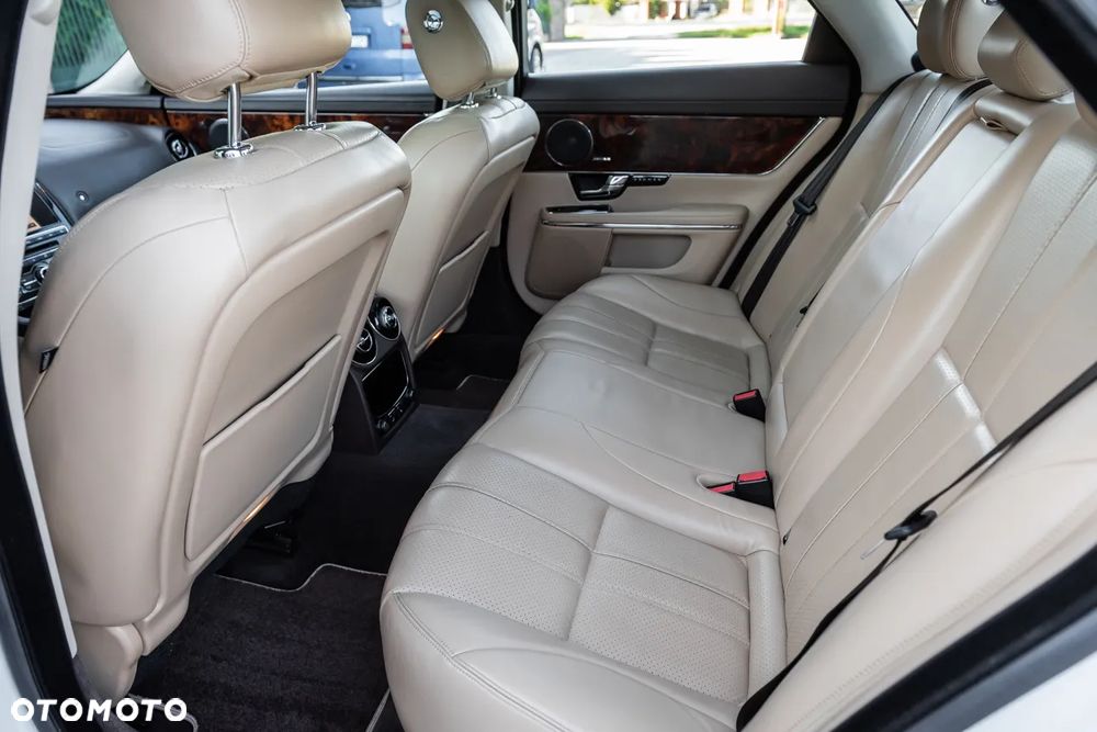 Jaguar XJ 3.0 V6 Kompressor AWD R-Sport - 29