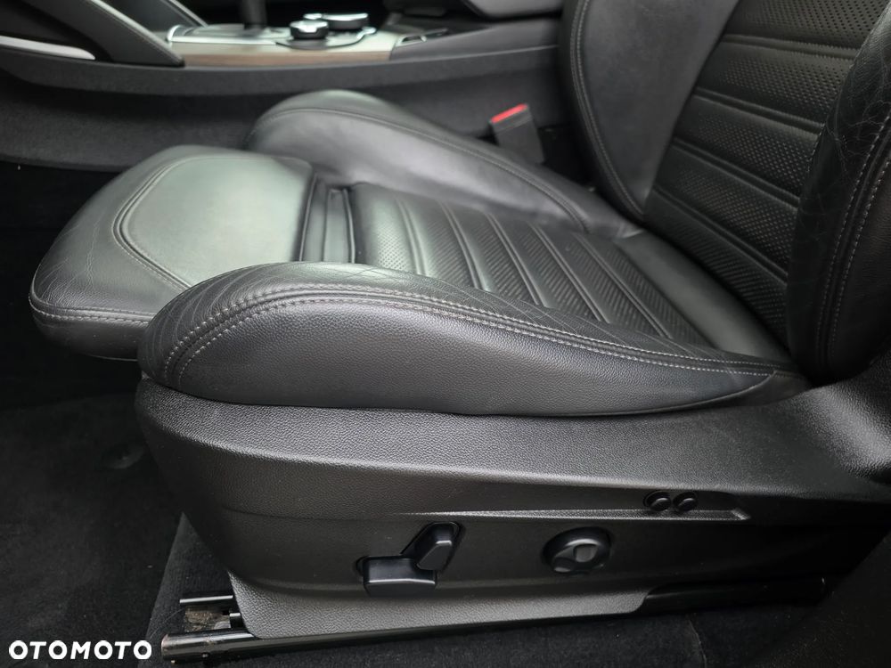 Alfa Romeo Stelvio 2.0 Turbo 16V AT8-Q4 First Edition - 35