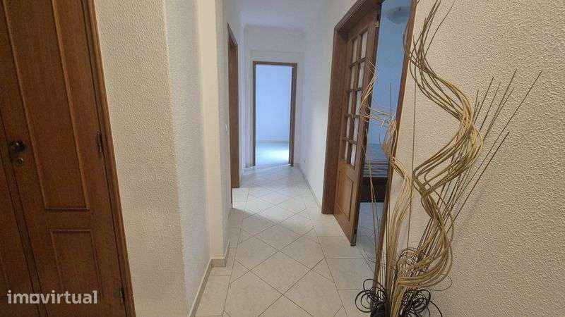 Arrenda-se apartamento T2 ao Ano - Grande imagem: 4/11