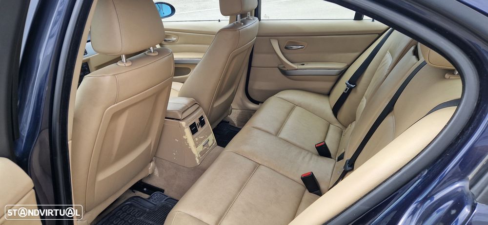 BMW 320 d Exclusive - 7