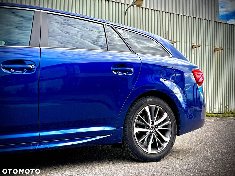 Toyota Avensis 2.0 Premium MS - 16