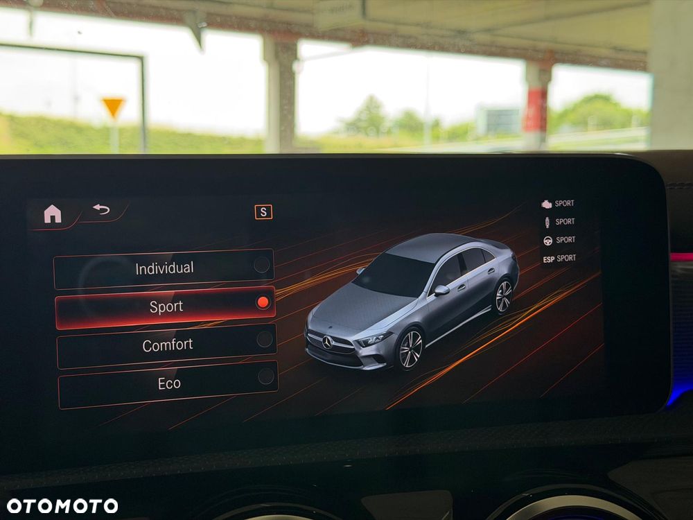 Mercedes-Benz Klasa A 220 AMG Line 7G-DCT - 37