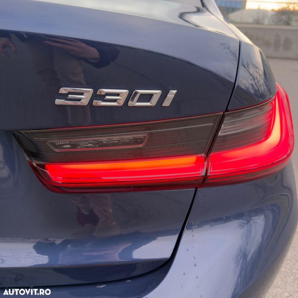 BMW Seria 3 330i AT - 24