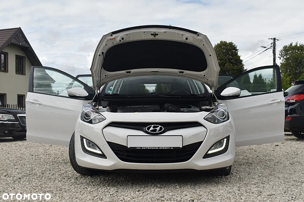 Hyundai i30 1.6 D Premium - 12