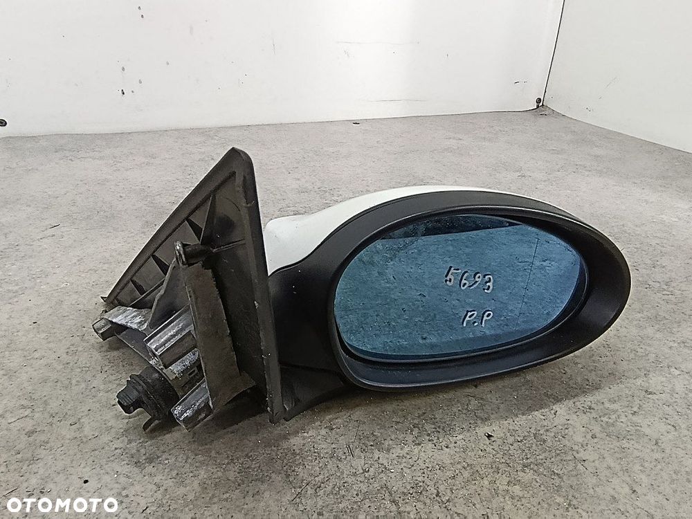 LUSTERKO PRAWE BMW 1 E87 300/0 - 5