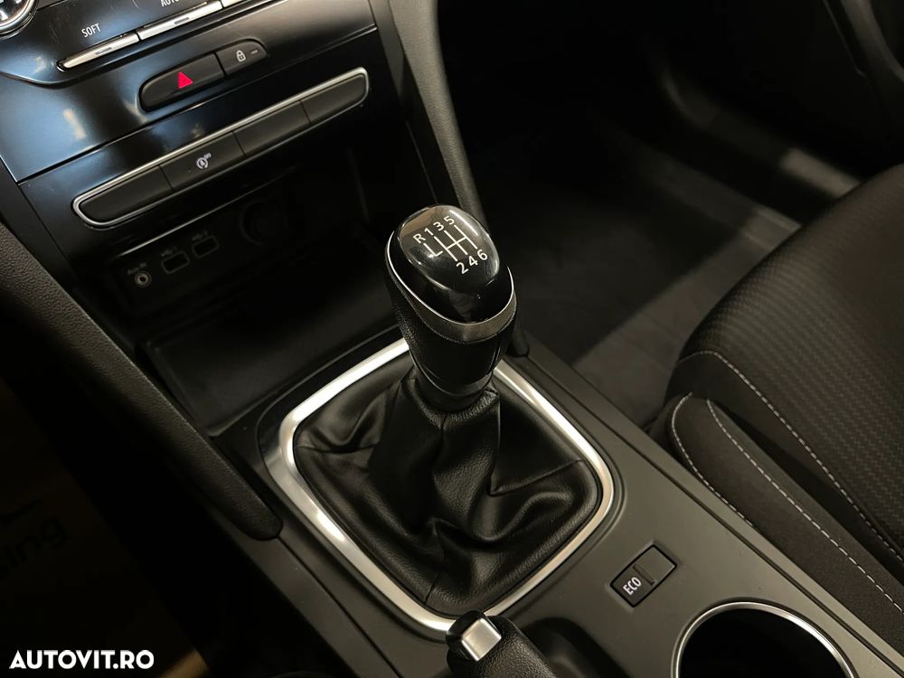 Renault Megane TCe 140 GPF Zen - 24