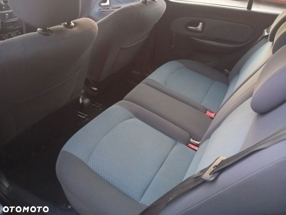 Renault Clio - 17