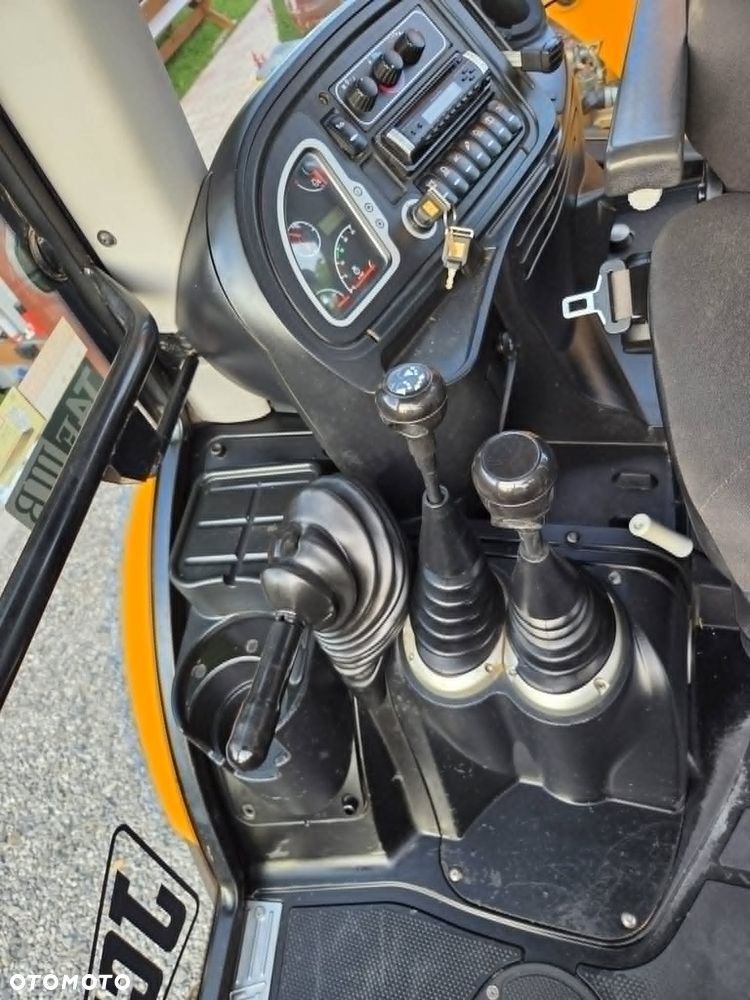 JCB 3CX - 16