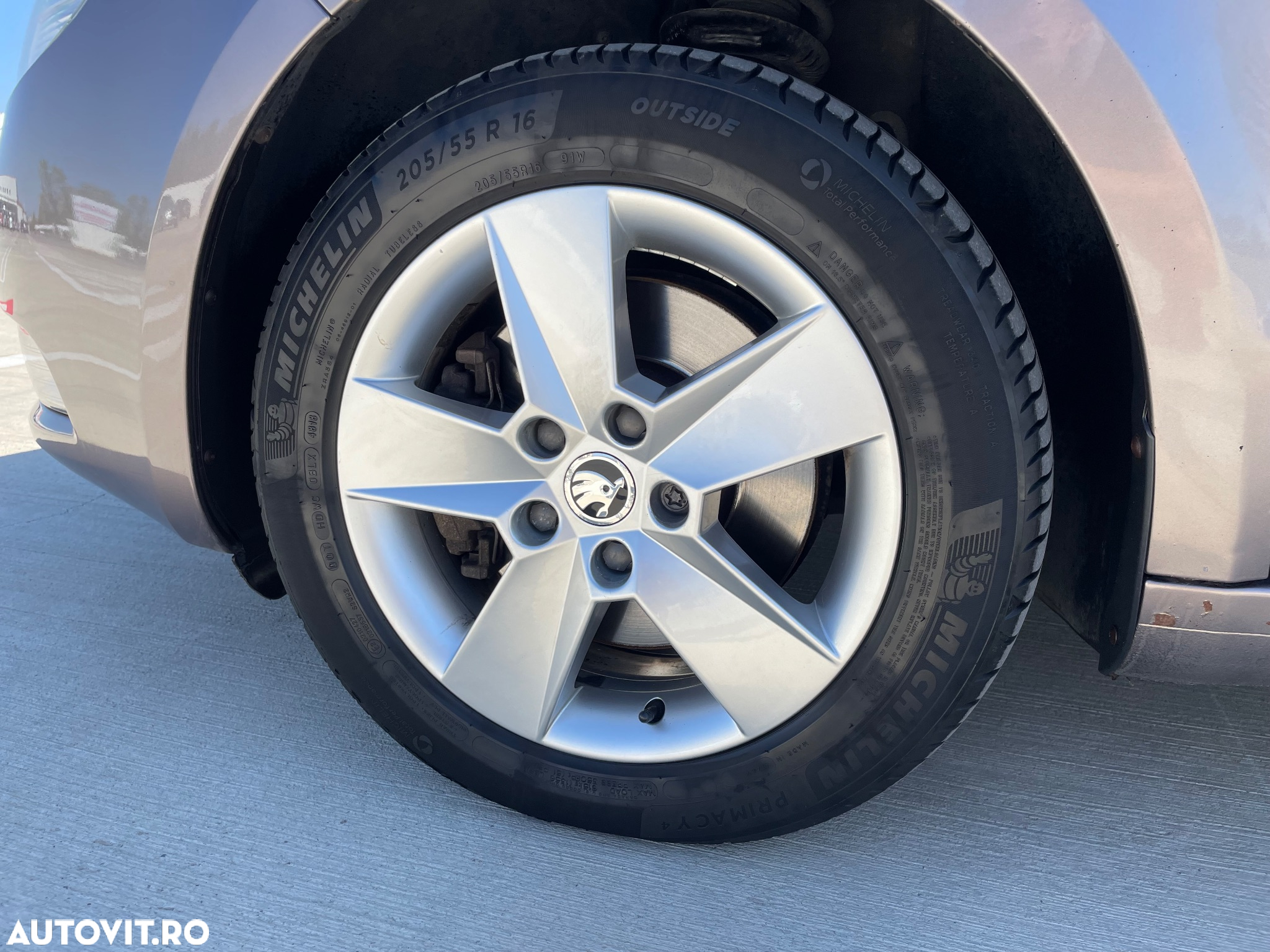 Skoda Superb Combi 2.0 TDI Elegance DSG - 9