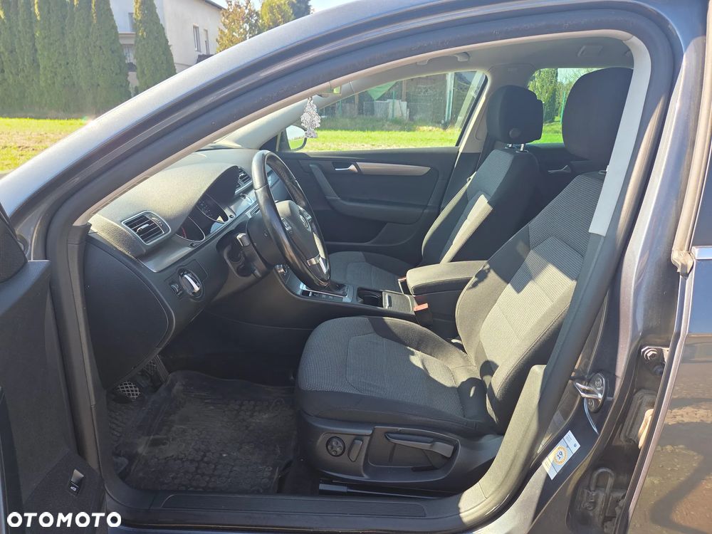 Volkswagen Passat 1.6 TDI DPF BlueMotion Technology Highline - 10
