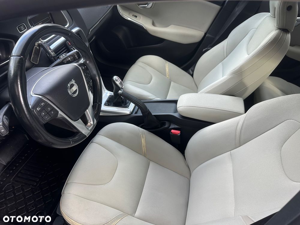 Volvo V40 D3 Momentum - 14
