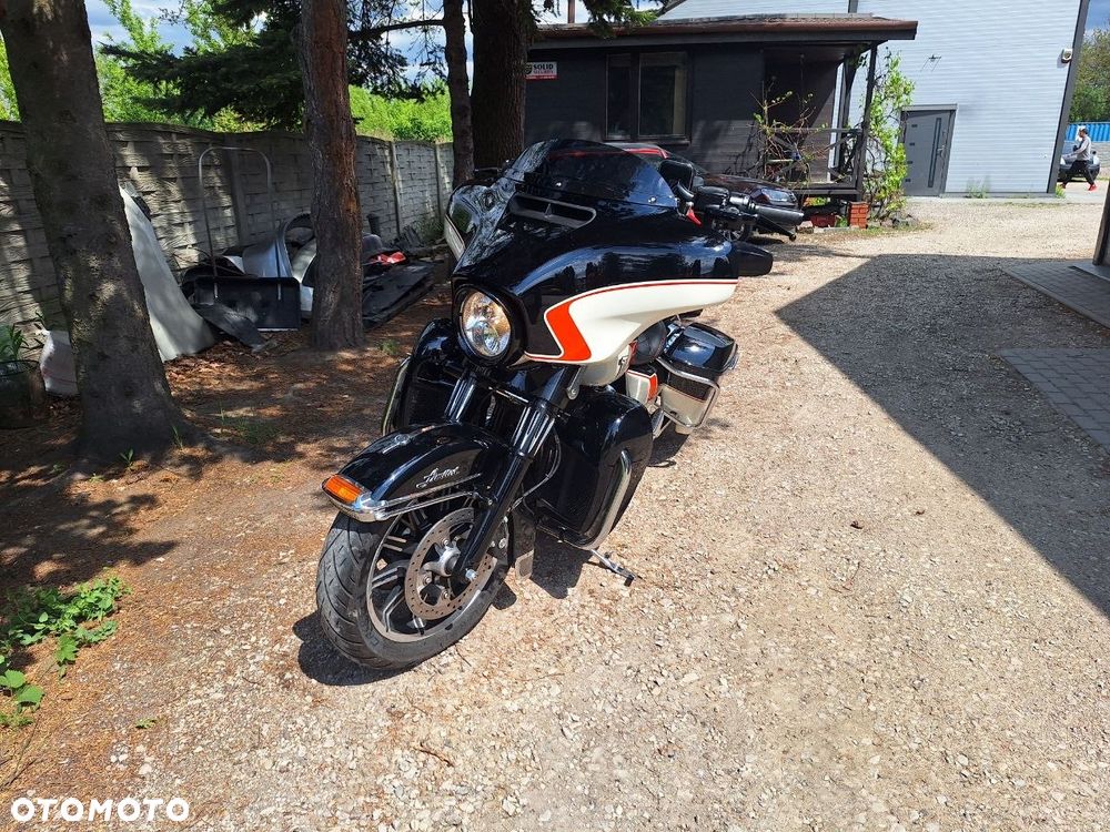 Harley-Davidson Touring Street Glide - 11
