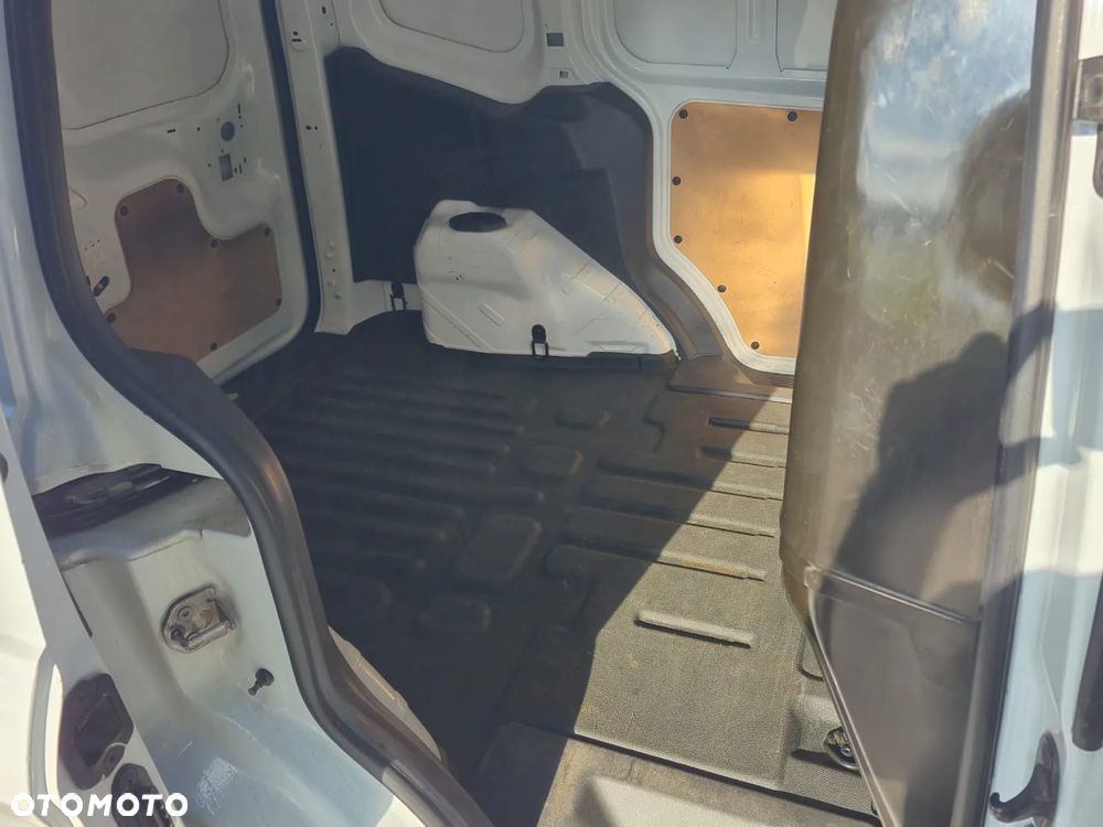 Ford Transit Courier - 10