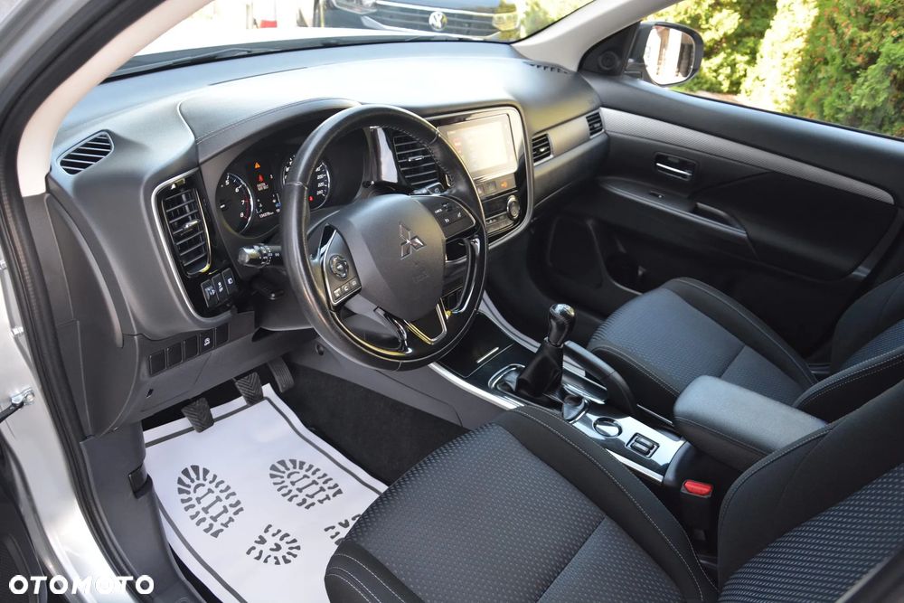 Mitsubishi Outlander - 16