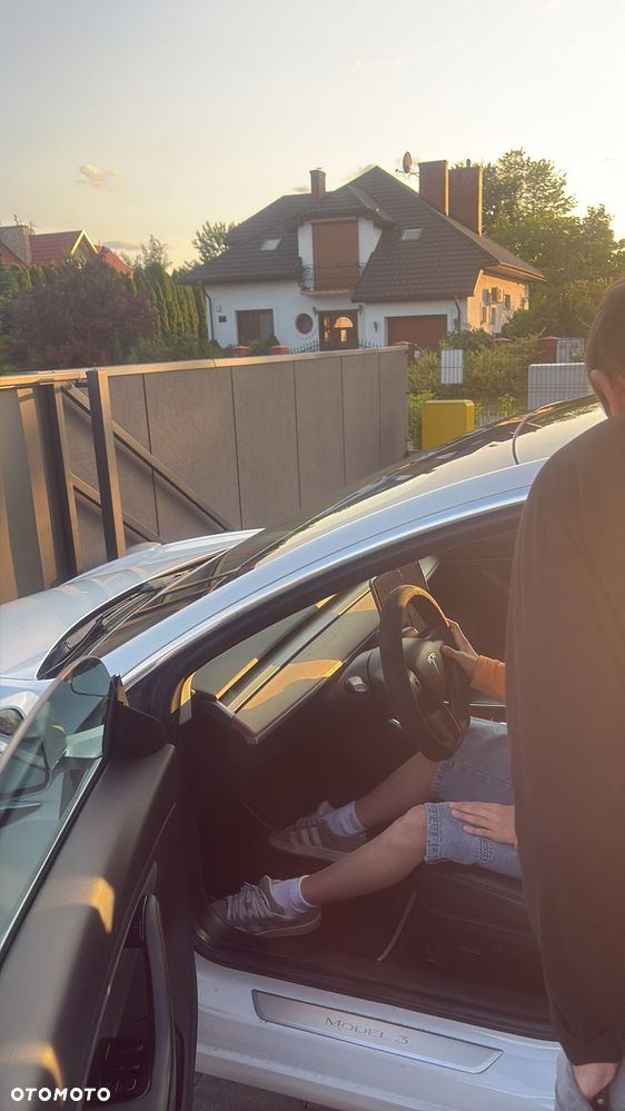 Tesla Model 3 Standard Reichweite Plus Hinterradantrieb - 4