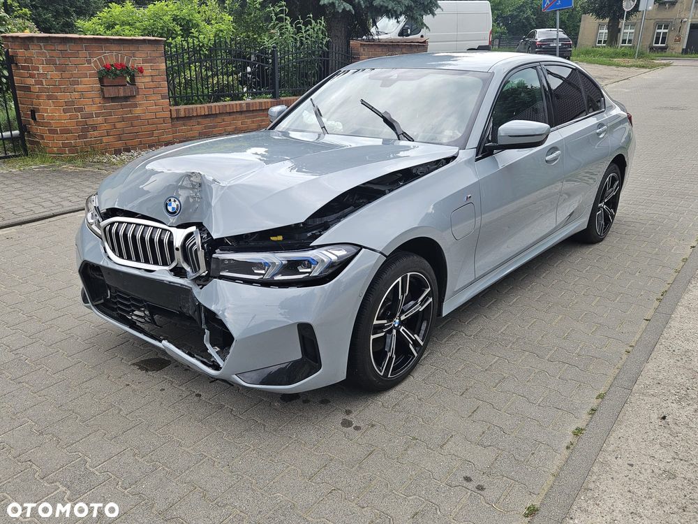 BMW Seria 3 330e PHEV M Sport - 8