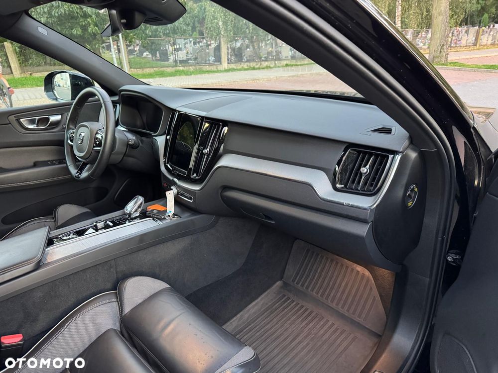 Volvo XC 60 T8 Plug-In Hybrid AWD Plus Black Edition - 24