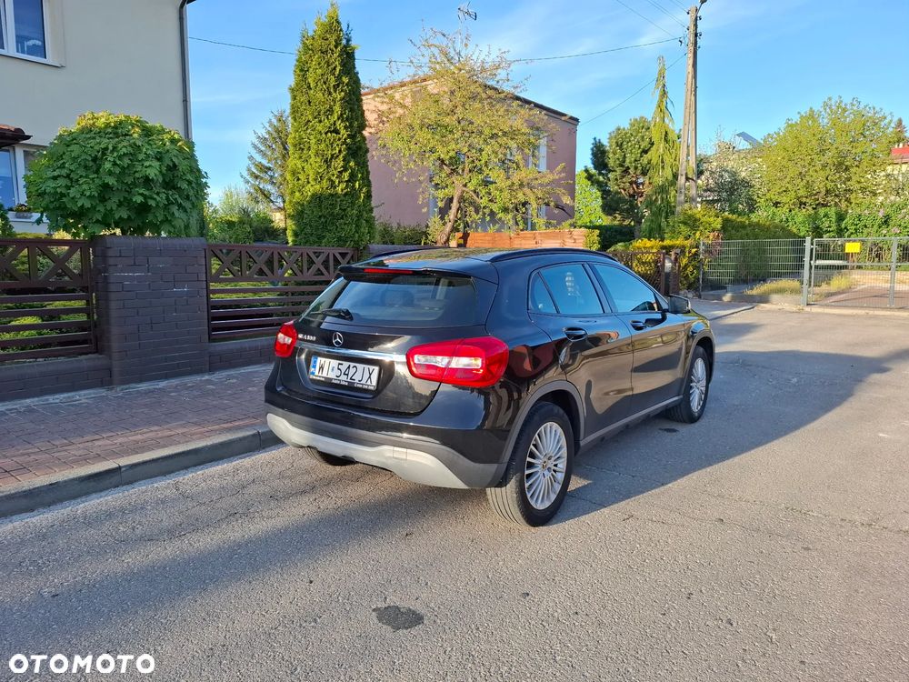 Mercedes-Benz GLA 180 - 4