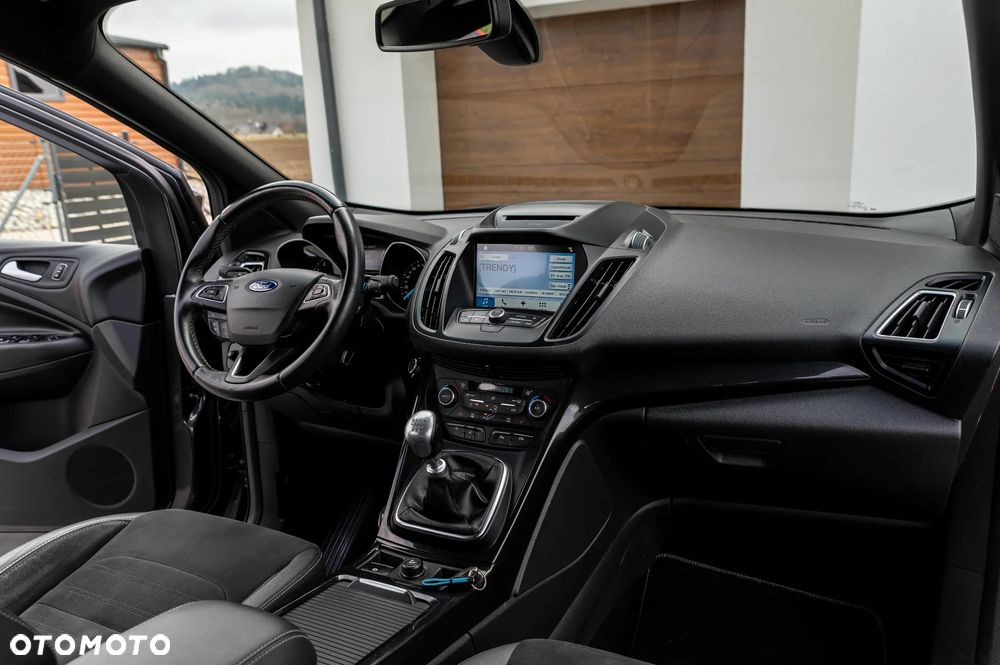 Ford Kuga 1.5 EcoBoost 2x4 ST-Line - 27