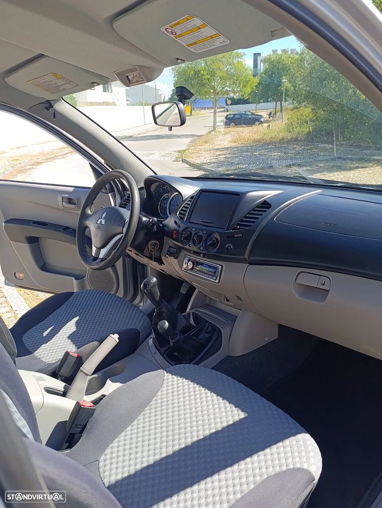 Mitsubishi L200 Pick Up 4x4 Invite Club Cab - 9