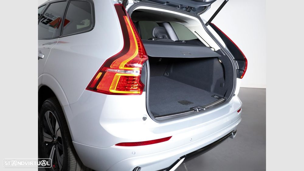 Volvo XC 60 2.0 T6 PHEV Plus Dark AWD — fotografia 20