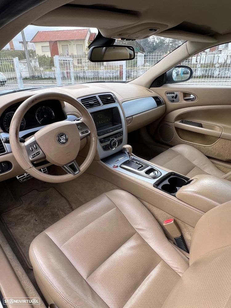 Jaguar XK XK8 Coupe - 5