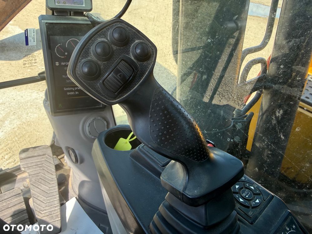 Volvo EC 220 EL - 27