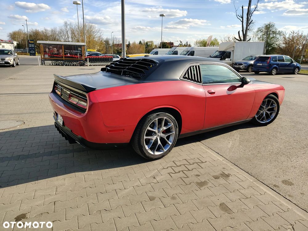 Dodge Challenger - 8