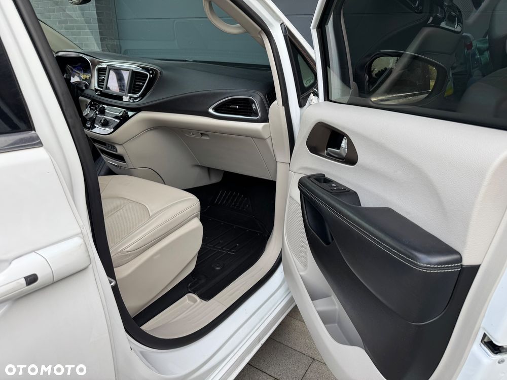 Chrysler Pacifica - 10