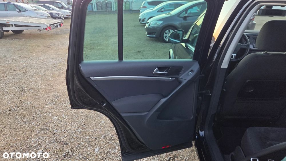 Volkswagen Tiguan 2.0 TDI DPF BlueMotion Technology Sport & Style - 25