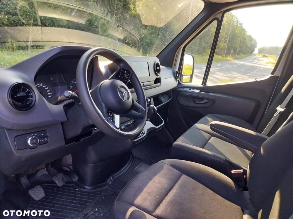 Mercedes-Benz Sprinter - 5