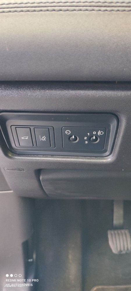 Land Rover Discovery Sport 2.0 eD4 HSE Luxury - 28