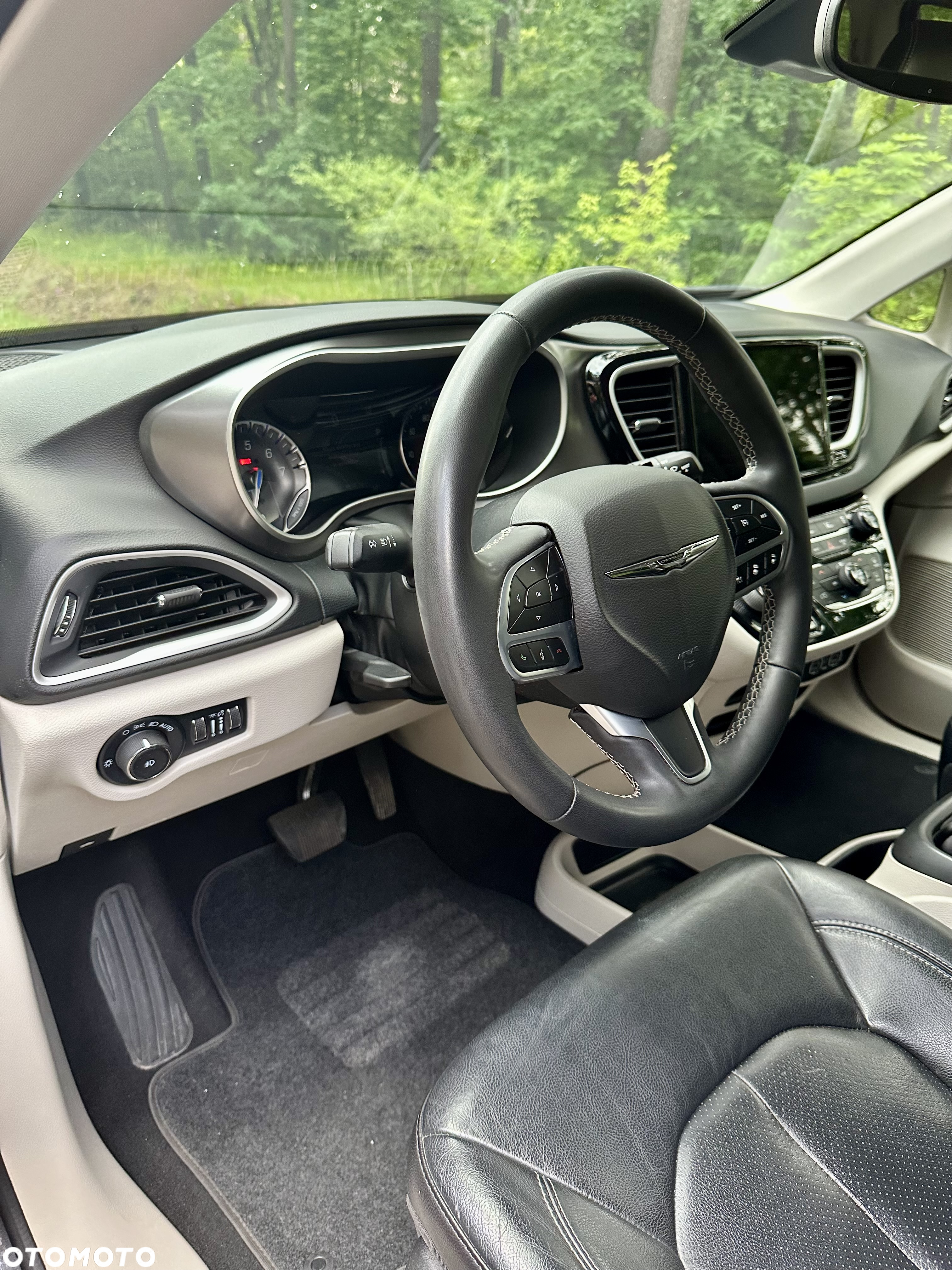 Chrysler Pacifica - 9