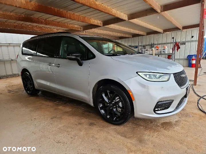 Chrysler Pacifica - 2