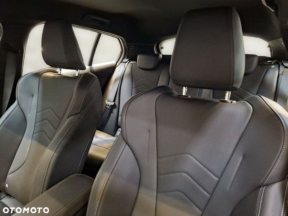 BMW Seria 1 120 mHEV - 13