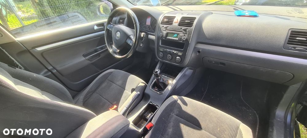 Volkswagen Golf 1.9 TDI DPF Comfortline BlueMotion - 4