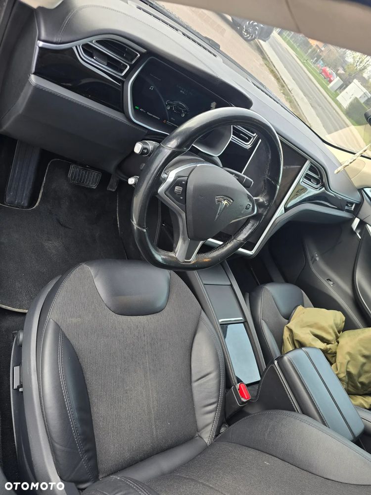 Tesla Model S - 12