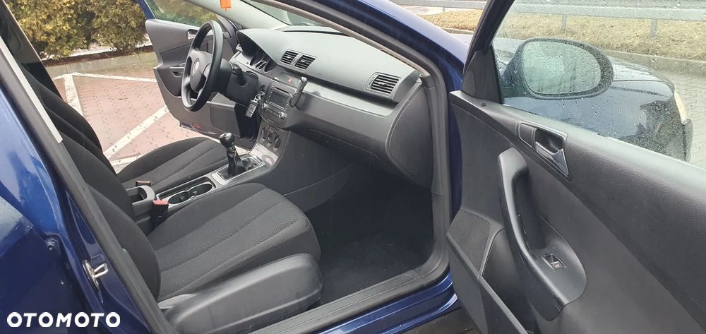 Volkswagen Passat - 11