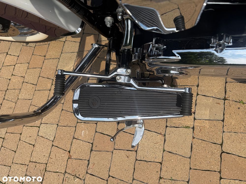 Harley-Davidson Softail Deluxe - 11