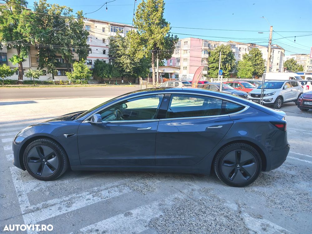 Tesla Model 3 - 8
