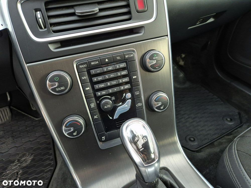 Volvo V60 D3 Geartronic Momentum - 16
