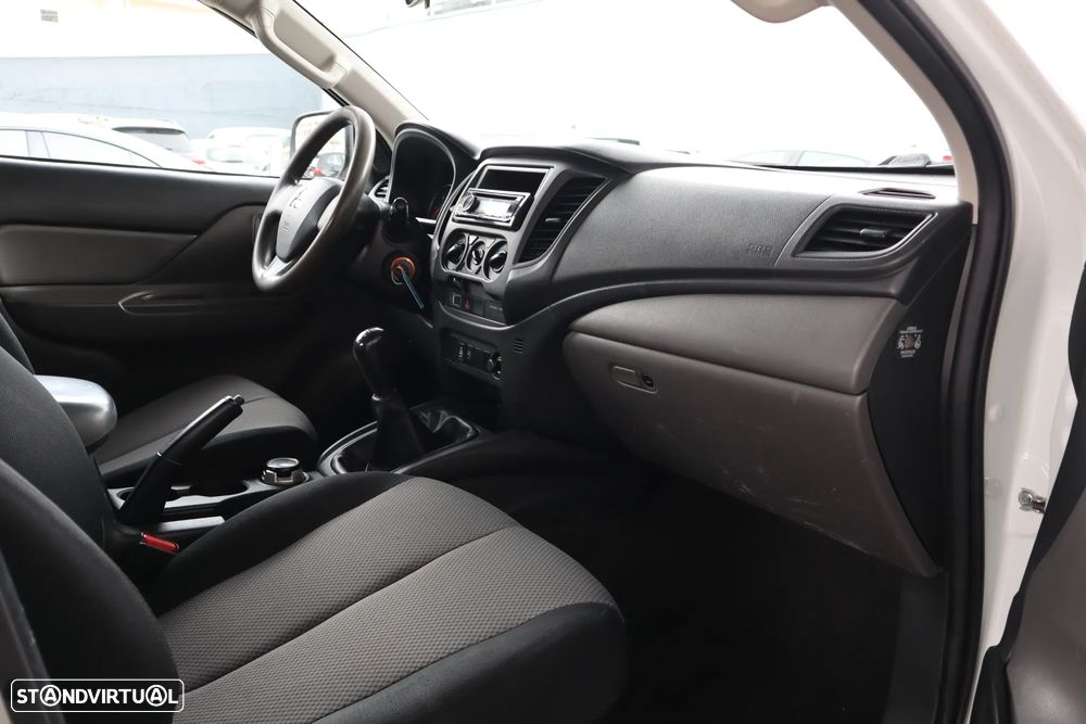 Mitsubishi L200 2.4 DI-D CD Invite 4WD - 9