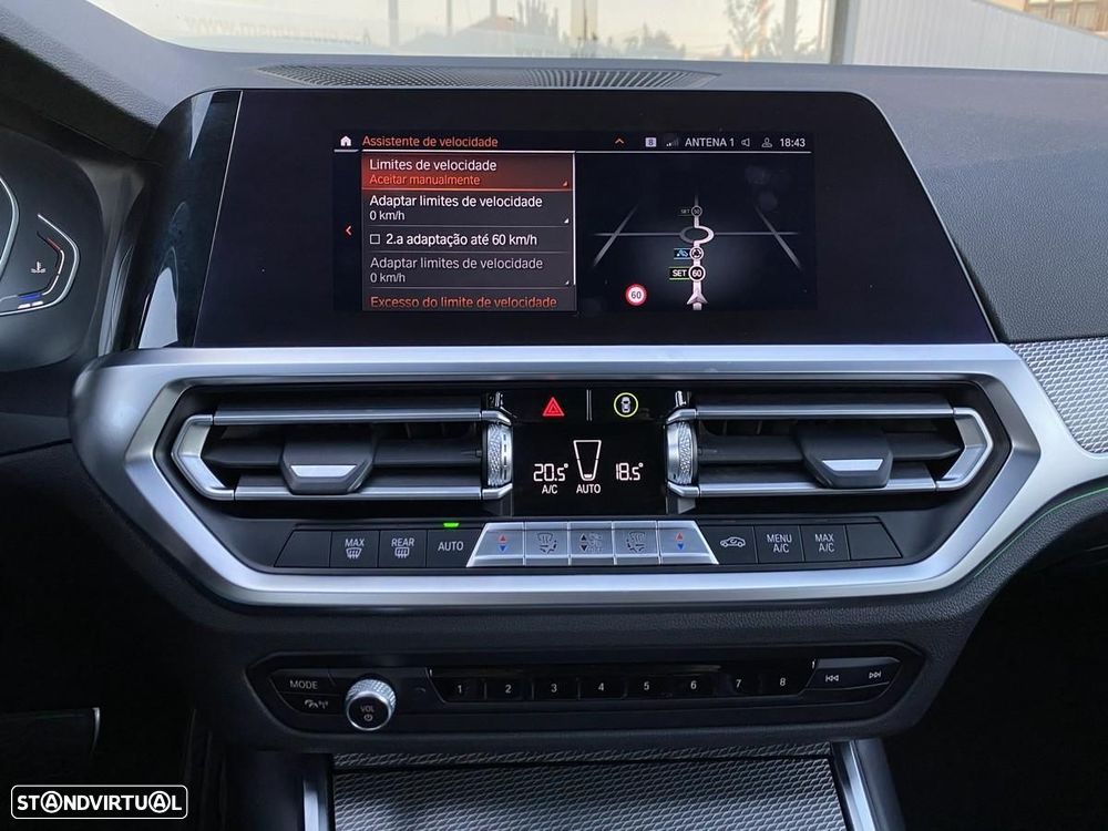 BMW 320 d Pack Desportivo M Auto - 27