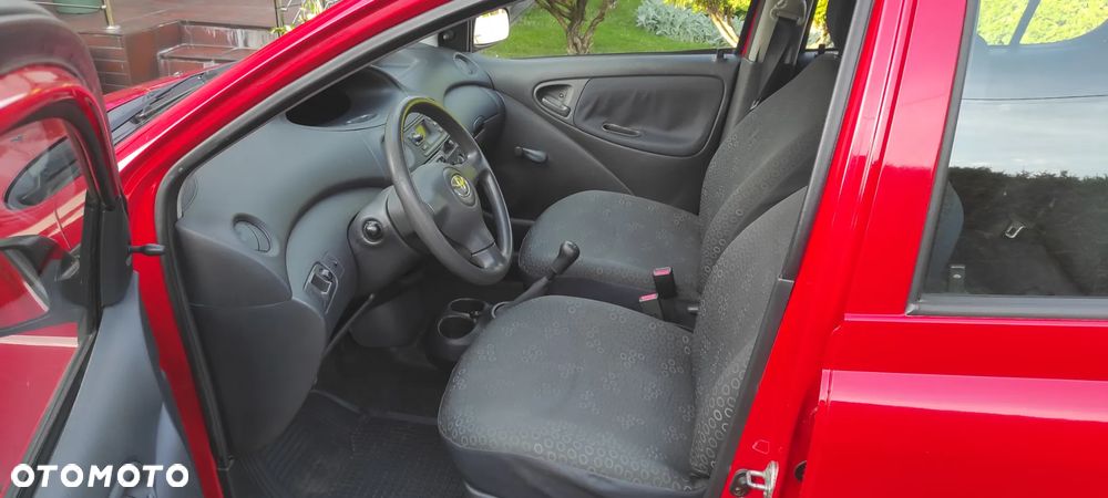 Toyota Yaris 1.0 Base - 9