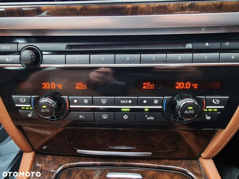 BMW Seria 7 740d - 27