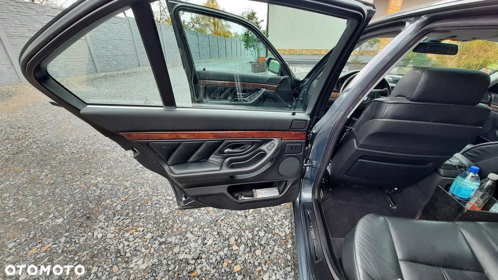 BMW Seria 7 740i - 28